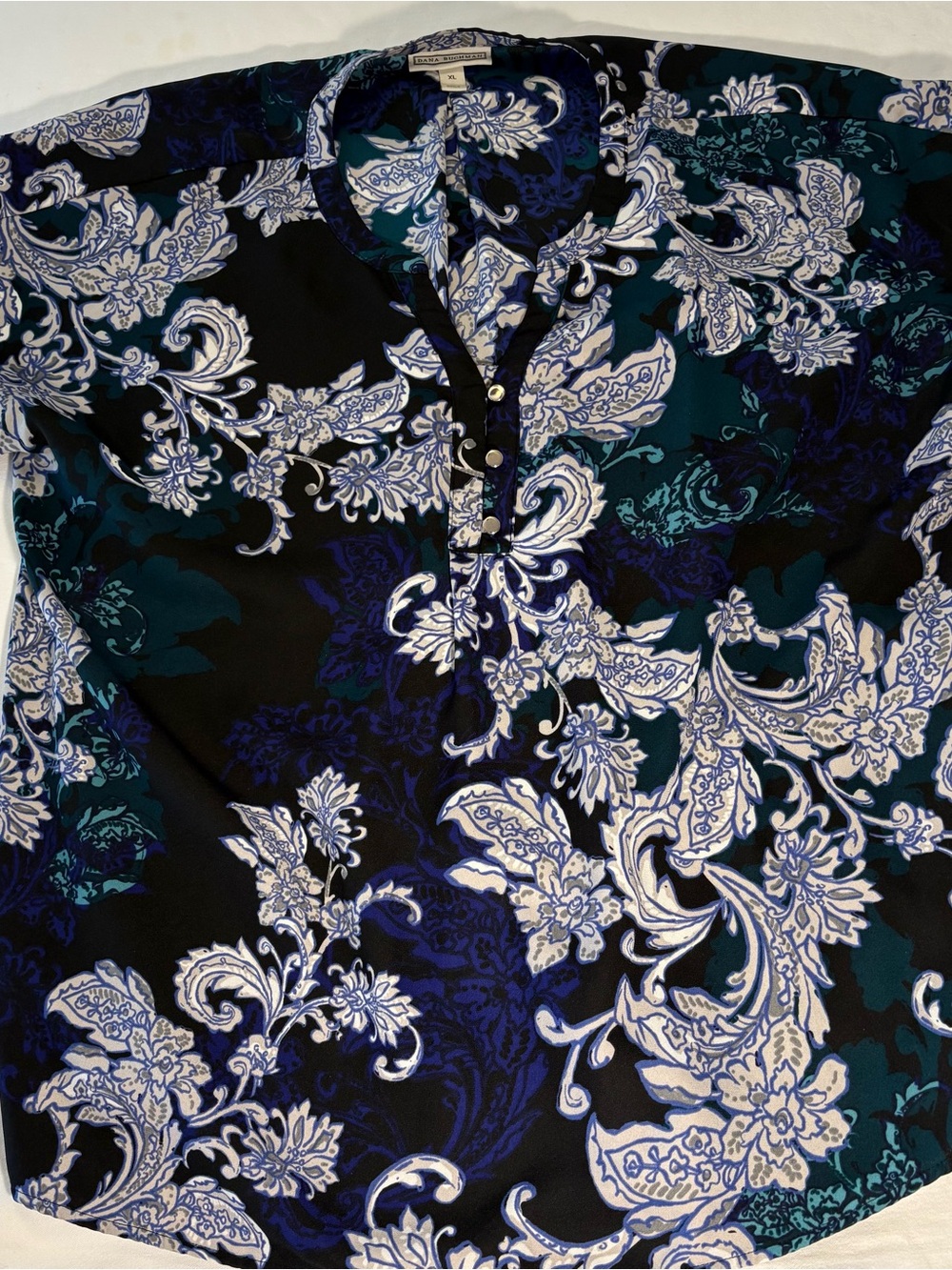 Dana Buchman Navy and Cream Paisley Split V-neckline Cap Sleeve Blouse